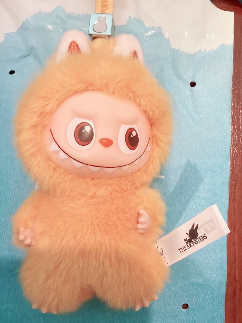 POP MART THE MONSTERS LABUBU PIN FOR LOVE - LETTER Y - Picture 2 of 4
